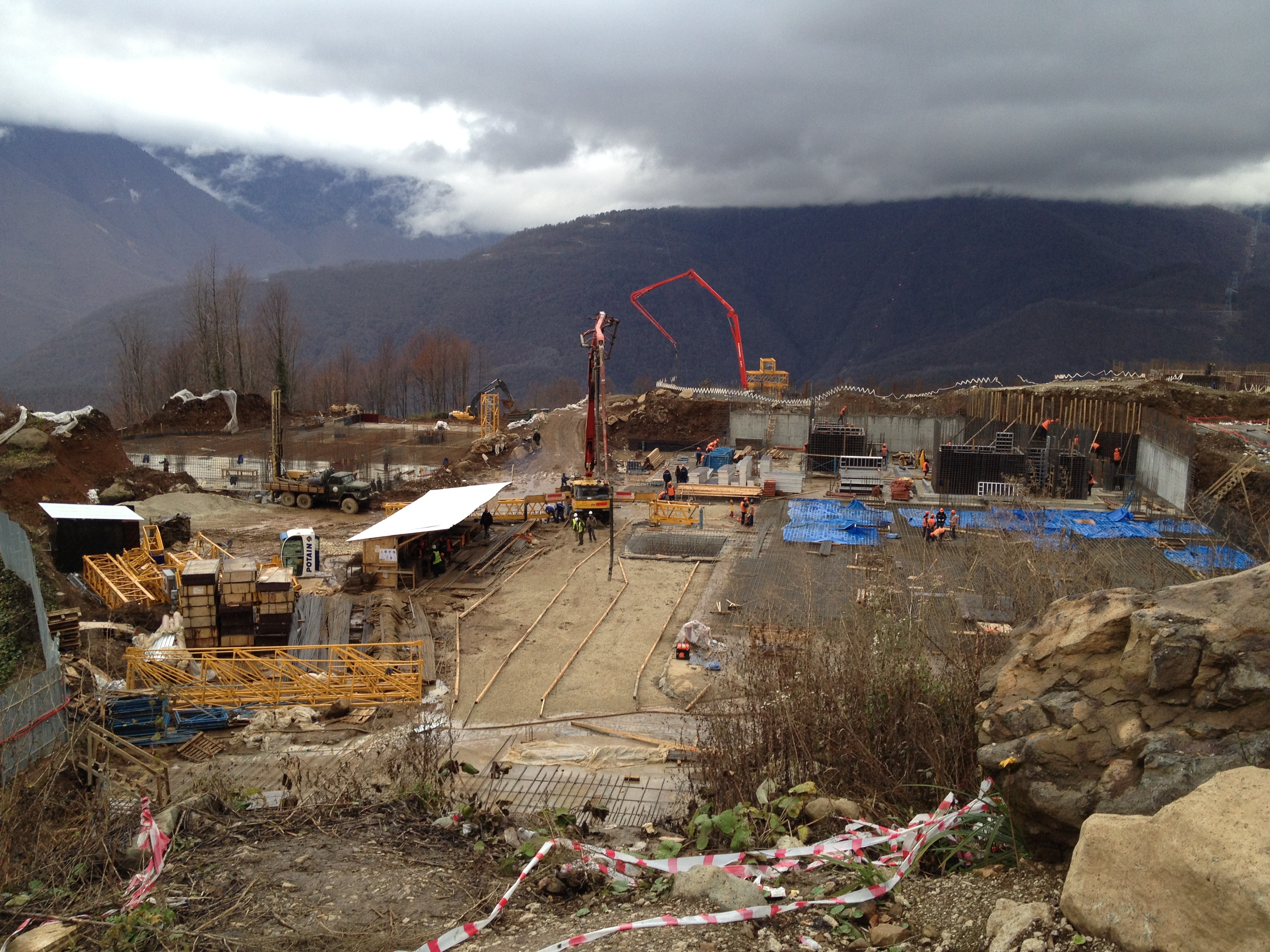 Foundation construction with concrete pump